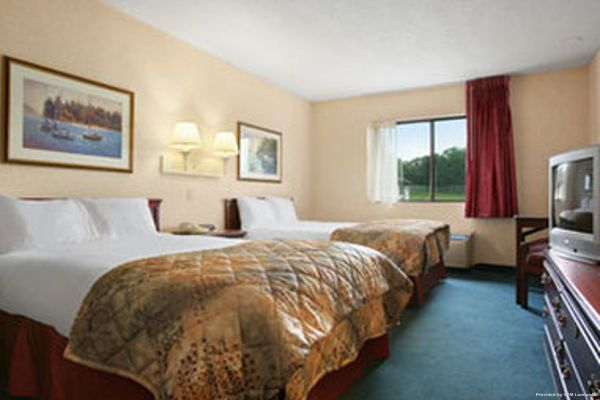 BAYMONT INN & SUITES BRANFORD (Stony Creek)